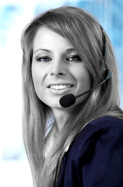 Vertegenwoordiger lachende call center vrouw — Stockfoto
