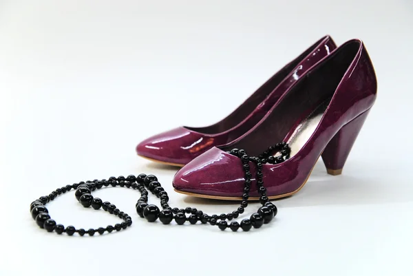 Violet shoes with black necklace — Stock Photo, Image