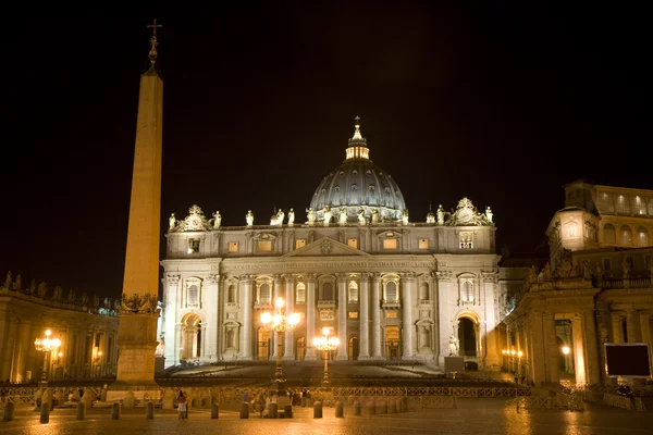 St. Peter 's basiliek' s nachts — Stockfoto