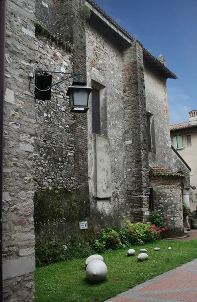 Château dans la ville Sirmione, Italie — Photo