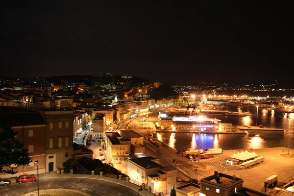 A vista noturna em Ancona — Fotografia de Stock