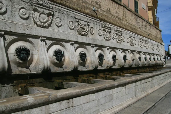 Fontana delle Tredici cannelle — Foto de Stock