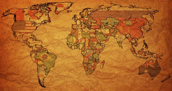 Политическая карта мира с флагами — стоковое фото
