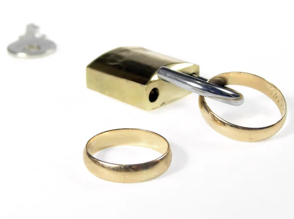 자물쇠 및 결혼 반지 — 스톡 사진