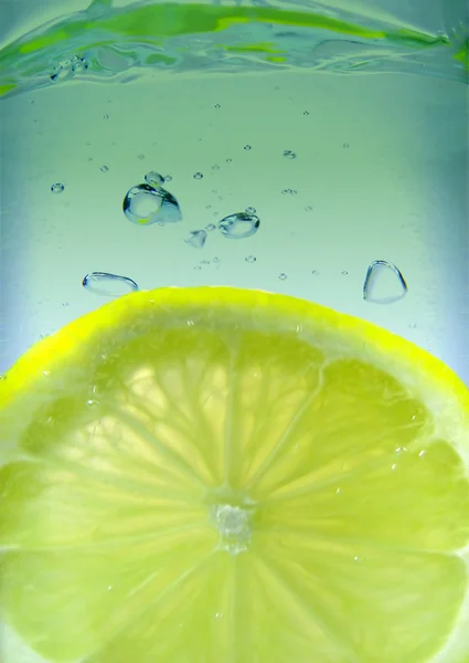 스플래쉬 레몬 — 스톡 사진