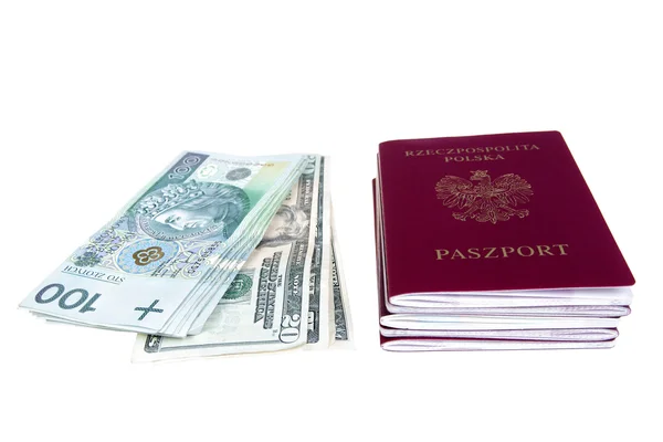 Geld en paspoorten — Stockfoto