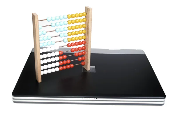 Laptop och abacus — Stockfoto