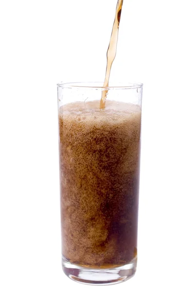 Cola napływającym do szkła — Zdjęcie stockowe