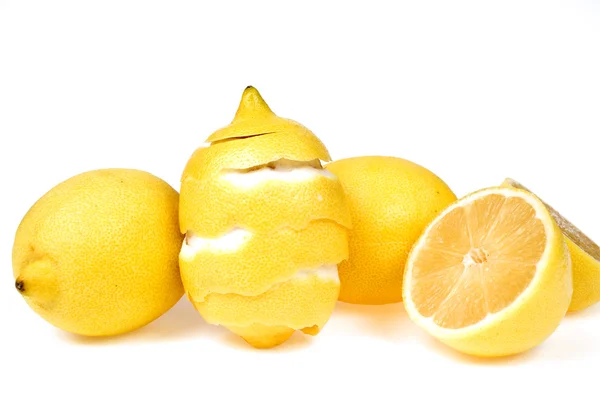 Лимон с кожурой — стоковое фото