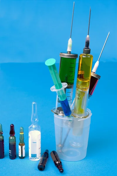 Syringes and ampoules — Stock Photo, Image