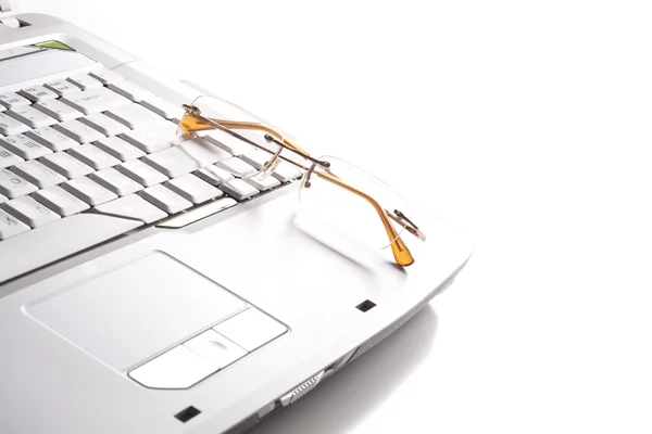 Laptop and spectacles — Stock Photo, Image