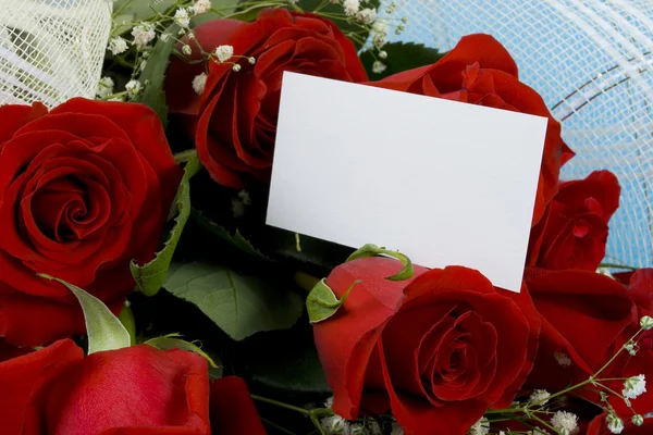 Red roses with note — Stock Photo, Image