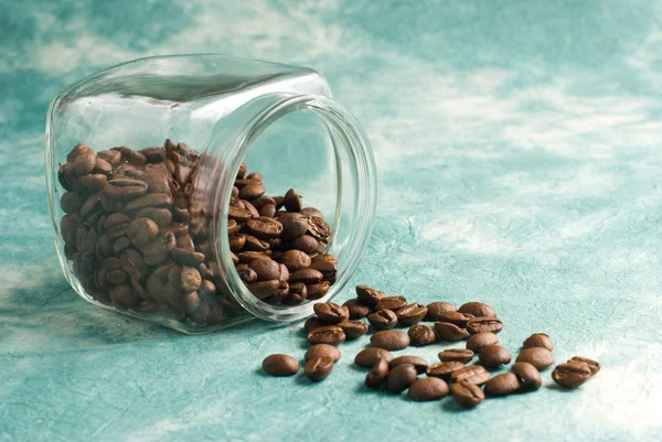 コーヒーとレトロな背景に豆 — ストック写真