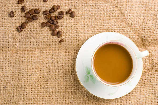 Kaffe med kaffebönor — Stockfoto