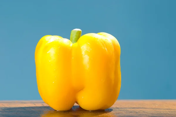 Yellow bell pepper on wood table — Stock Photo, Image