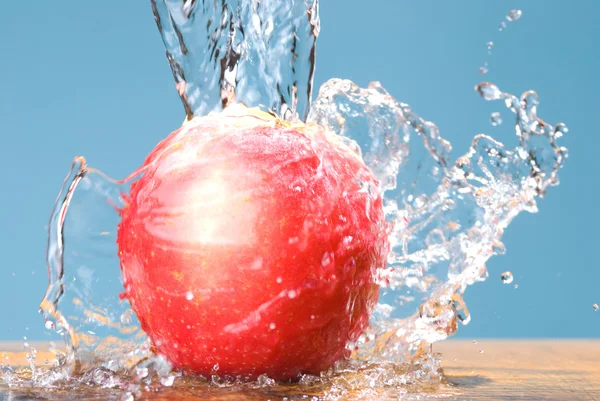 Frozen splash and rose color apple — Stock Photo, Image