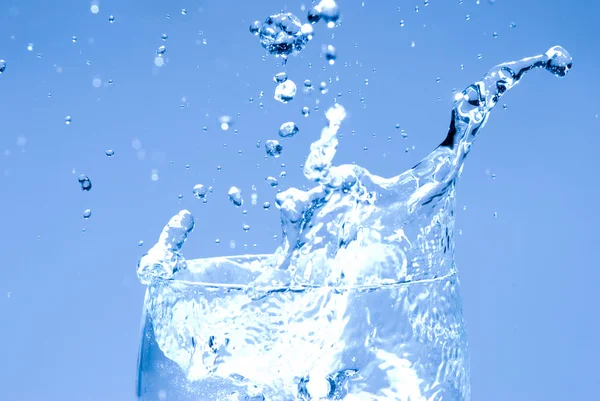 Gotas de água salpicada em vidro — Fotografia de Stock