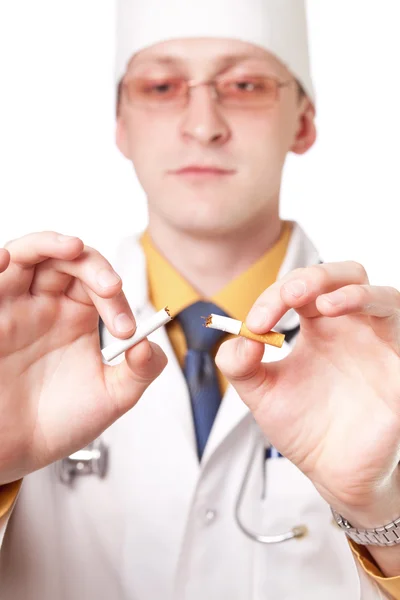 Доктор и сигарета — стоковое фото