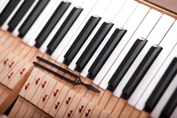 Afinación de piano —  Fotos de Stock