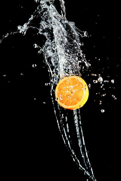 Narancs-és VÍZFRÖCCSENÉS — Stock Fotó
