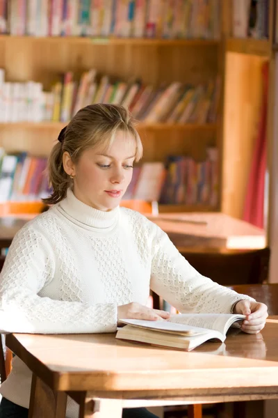 Student girl in library two — Stock Photo, Image