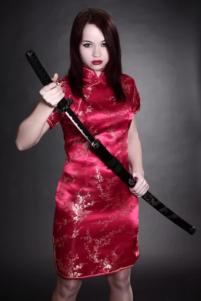 Femme en robe chinoise — Photo