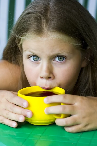Yellow cup — Stock Photo, Image