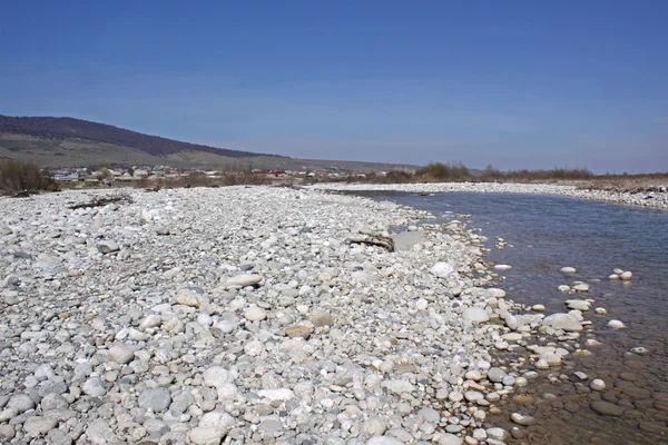 Flussbett des Flusses Cherek — Stockfoto