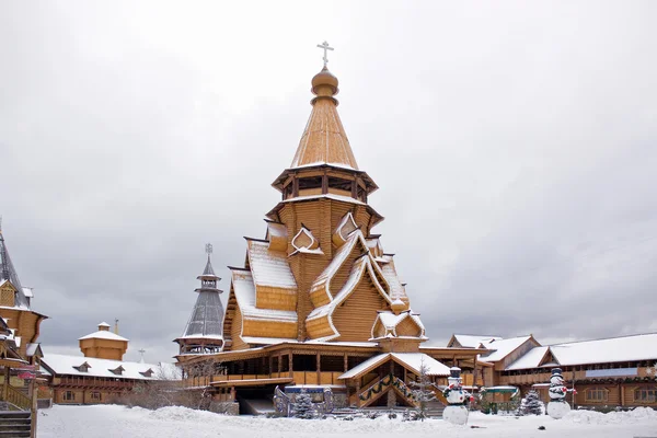 克里姆林宫是在 izmaylovo，木制教堂 — 图库照片