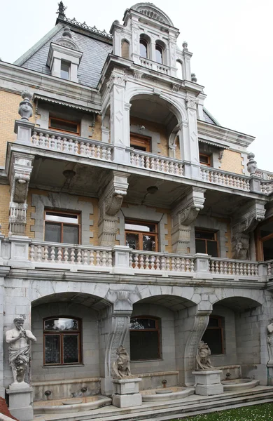 Un palacio está en Massandra —  Fotos de Stock