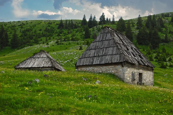 Vecchie case di montagna — Foto Stock