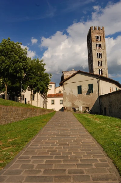 Архитектура Лукки, Тоскана, Италия — стоковое фото