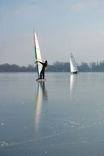 Zeilen op bevroren meer, winter, sport — Stockfoto