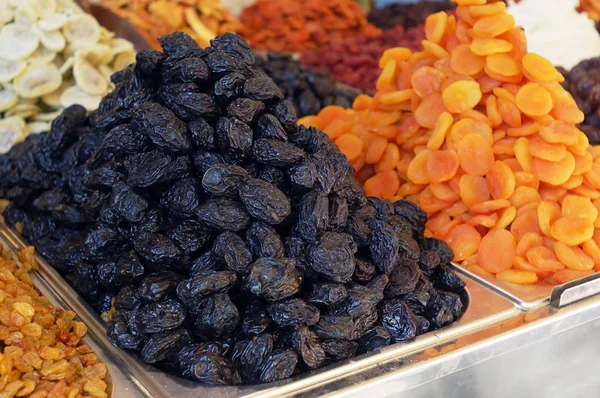 Carrinho de mercado de frutos secos — Fotografia de Stock