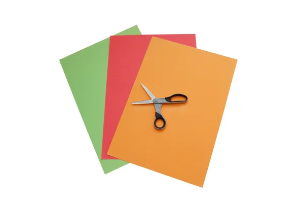 Barevné papíry s nůžkami — Stock fotografie