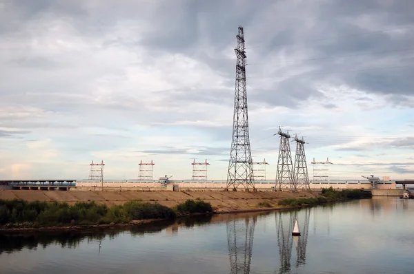 Electrical towers on river bank — Stock Photo, Image