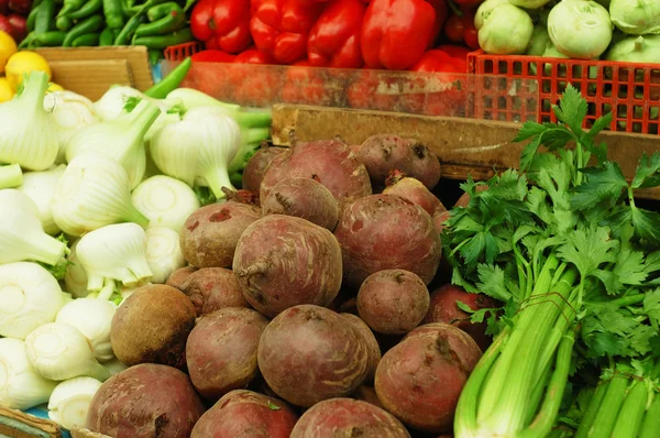 Vegetables on market stand — Stock Photo, Image