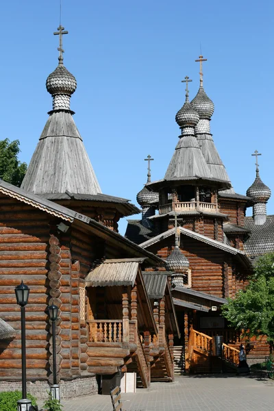 Дерев'яна Російська православна церква — стокове фото