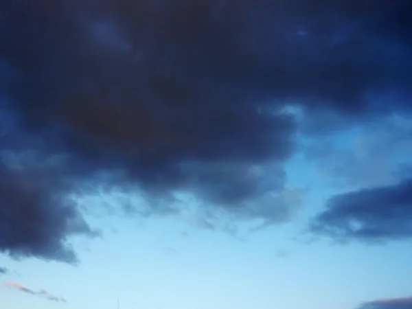 ท้องฟ้าสีฟ้ามืด — ภาพถ่ายสต็อก