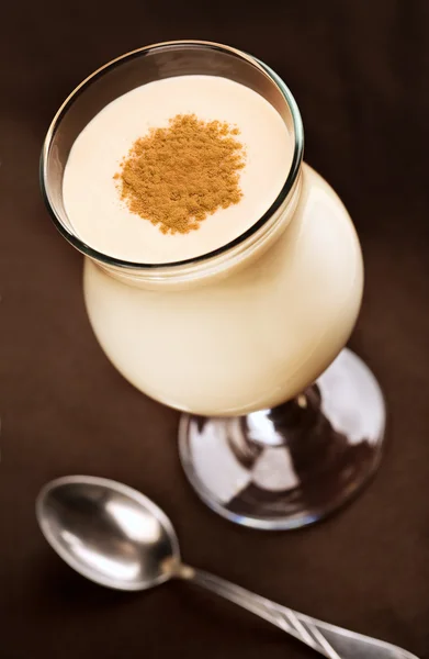 Mjölk cocktail med kanel — Stockfoto