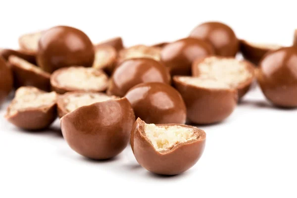 Čokoládové kuličky a půlky — Stock fotografie
