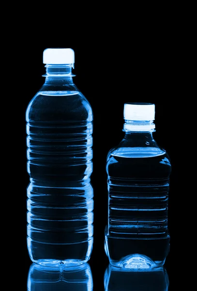 Due bottiglie di plastica di acqua — Foto Stock