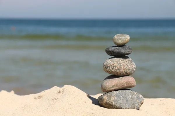 Differently colored pebbles, stacked — Stock Photo, Image