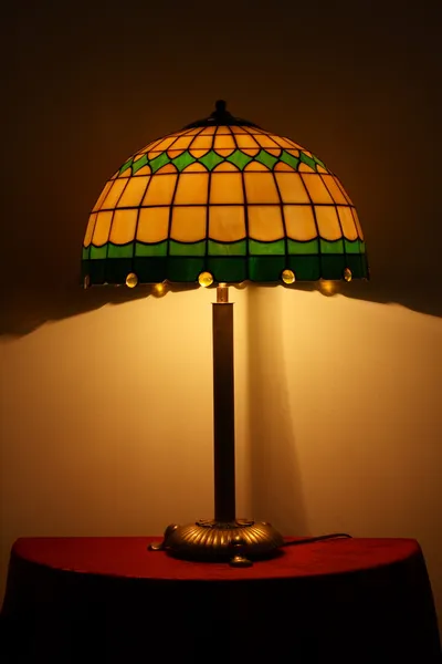 Ólomüveg lámpa az asztalra — Stock Fotó