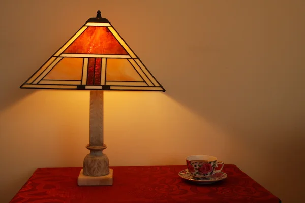 Ólomüveg lámpa az asztalra — Stock Fotó