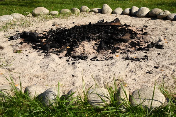 Kruh kamenů kolem ohně — Stock fotografie