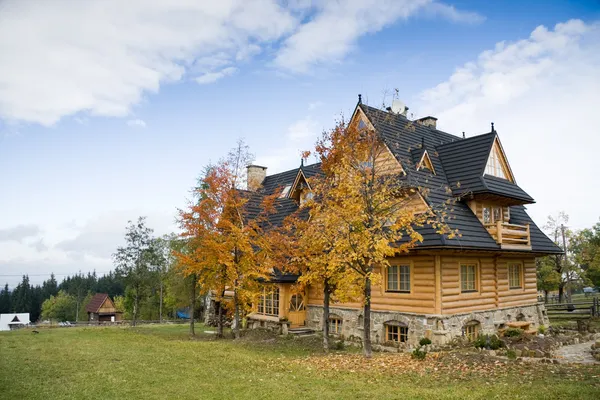 Traditional hooden house in moutains — Stock Photo, Image