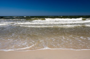 kumsal ve deniz dalgaları