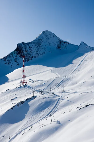 Declive de esqui em alpes altos — Fotografia de Stock
