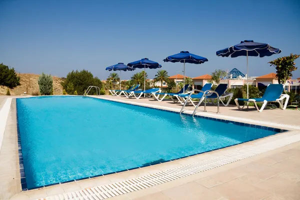 Swimming pool in resort — Stock Photo, Image